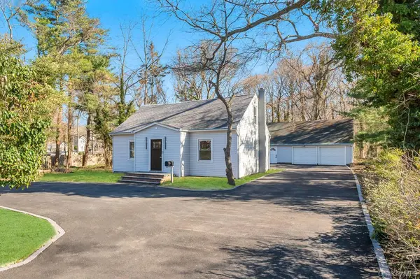 624 Townline RD, Hauppauge, NY 11788
