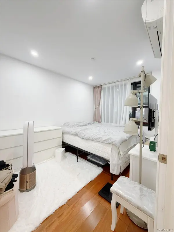 14610 35th AVE #2D, Flushing, NY 11354