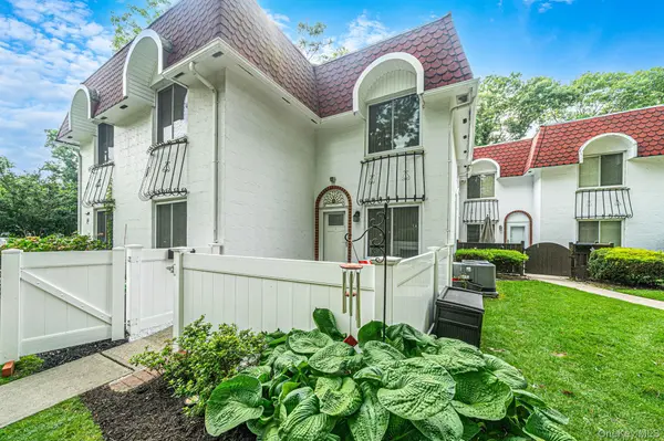 401 Birchwood RD, Medford, NY 11763