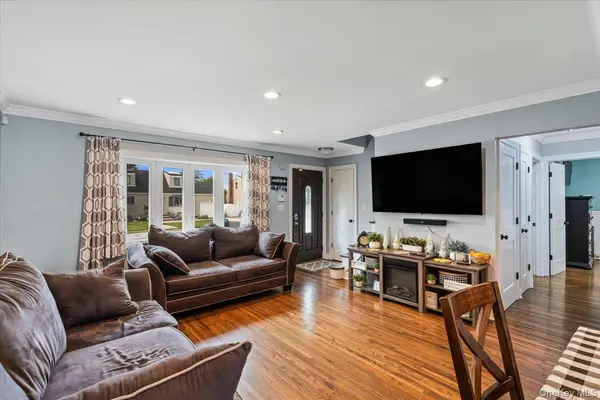 235 N Kings AVE, Massapequa, NY 11758