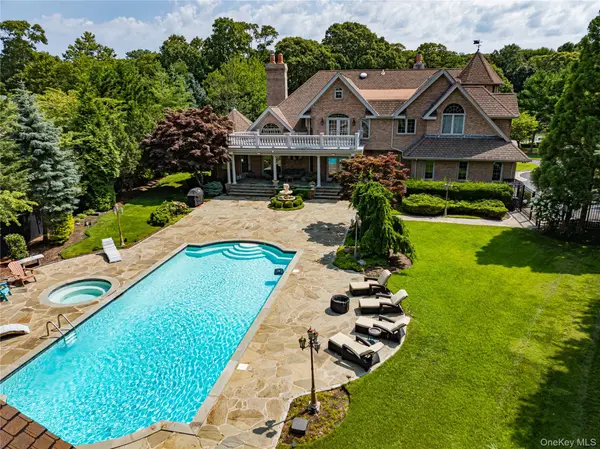 26 The Helm, East Islip, NY 11730