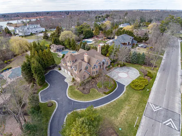 26 The Helm, East Islip, NY 11730
