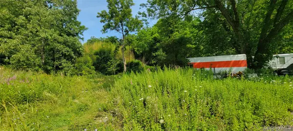 35 School House LN, Rosendale, NY 12472