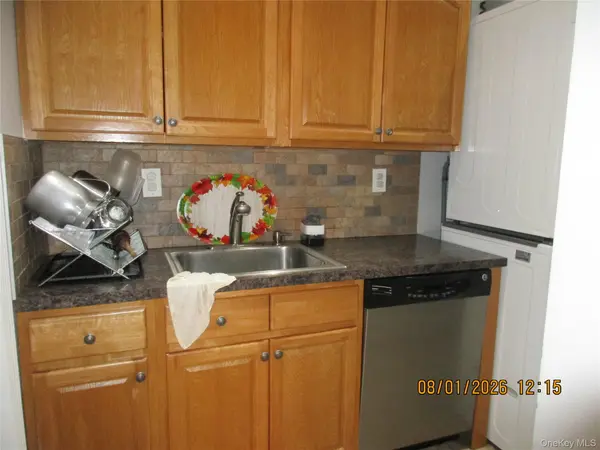 67-43 79th ST, Middle Village, NY 11379