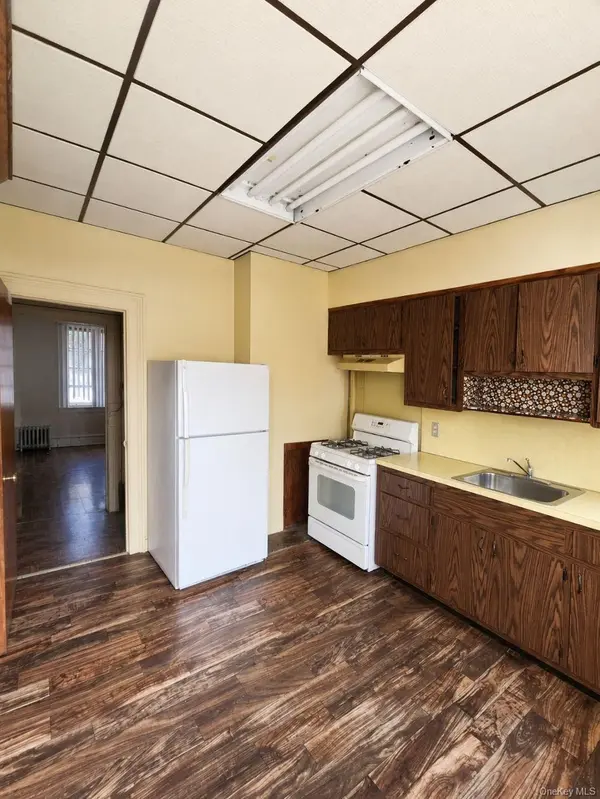 20-42 41st ST, Astoria, NY 11105