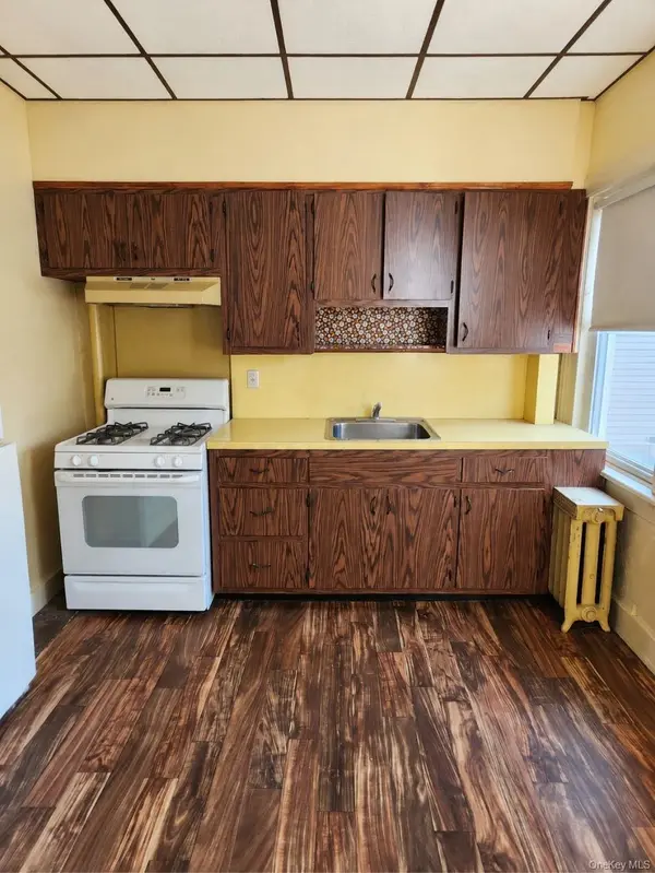 20-42 41st ST, Astoria, NY 11105