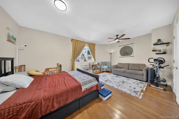 61-49 Grand AVE, Maspeth, NY 11378