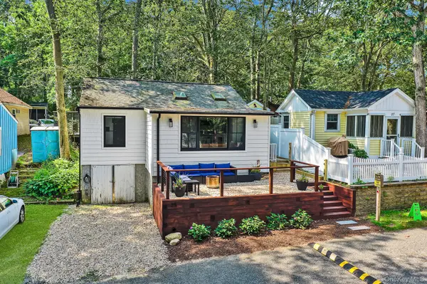 25 Cottage RD, Baiting Hollow, NY 11933
