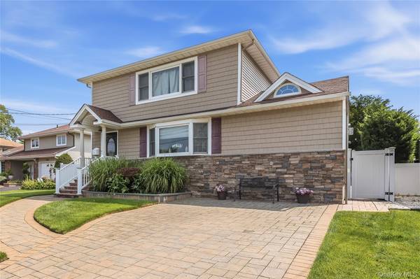 1761 Harold AVE, Wantagh, NY 11793