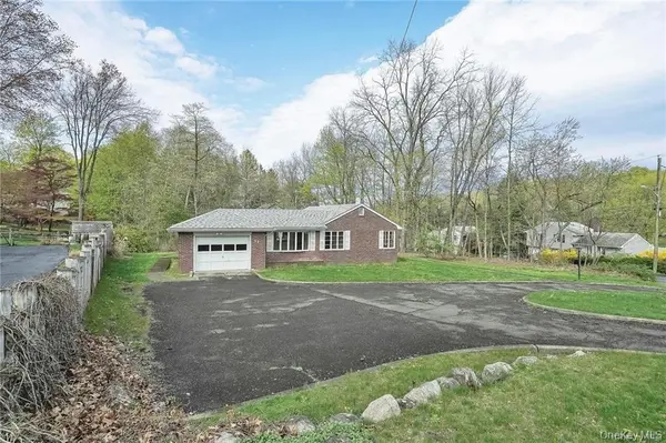 17 Brookside AVE, Airmont, NY 10901