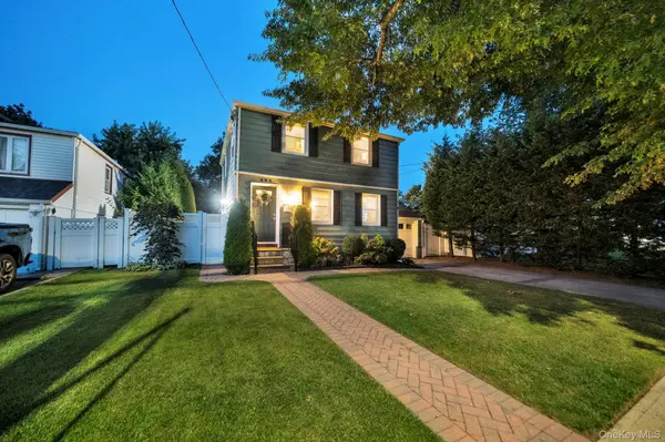404 Little Whaleneck RD, Merrick, NY 11566