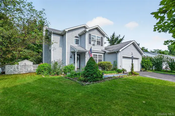 7 Pearlbush LN, Poughkeepsie, NY 12603