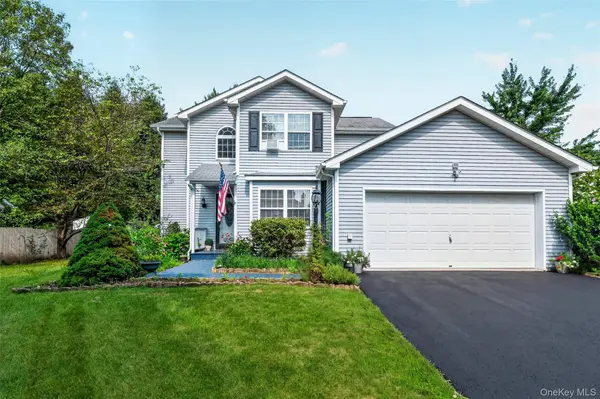7 Pearlbush LN, Poughkeepsie, NY 12603