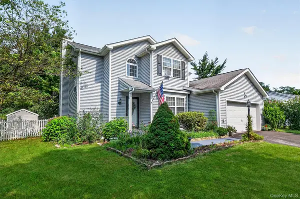 7 Pearlbush LN, Poughkeepsie, NY 12603