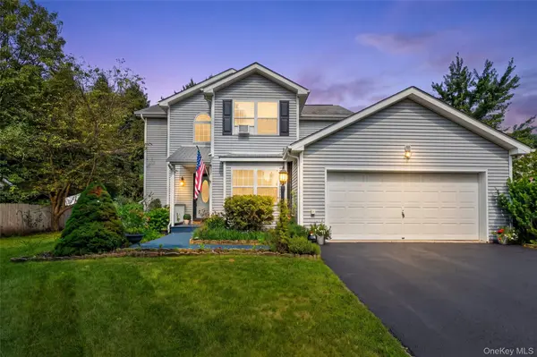 7 Pearlbush LN, Poughkeepsie, NY 12603