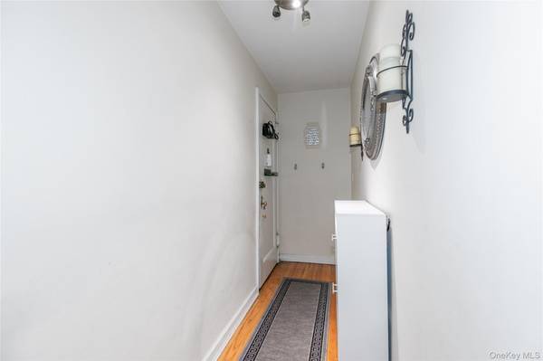 15 Beach RD #3-A, Great Neck, NY 11023