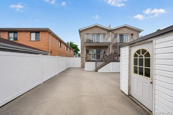 4215 161st ST, Flushing, NY 11358