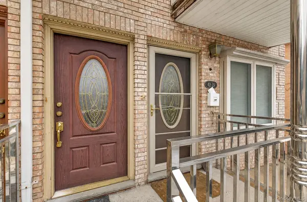 4215 161st ST, Flushing, NY 11358