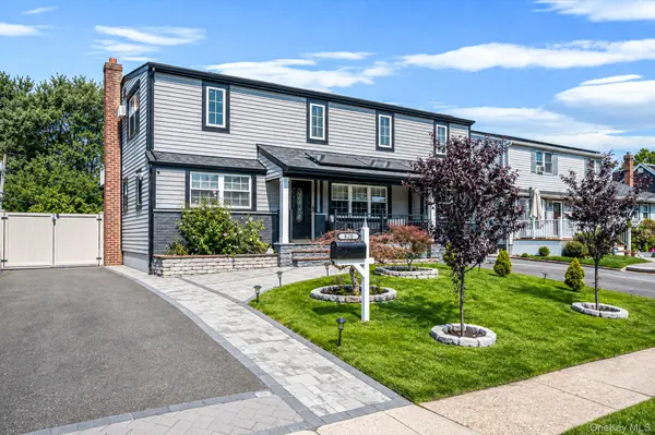 828 Strang DR, Wantagh, NY 11793