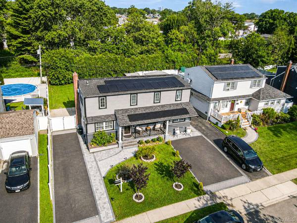 828 Strang DR, Wantagh, NY 11793