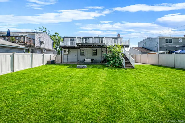 828 Strang DR, Wantagh, NY 11793