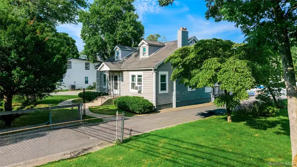85 cocoanut ST, Central Islip, NY 11722