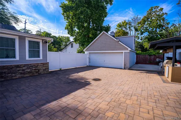 85 cocoanut ST, Central Islip, NY 11722