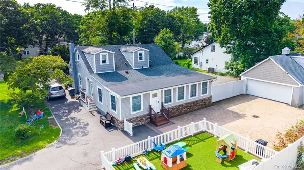 85 cocoanut ST, Central Islip, NY 11722