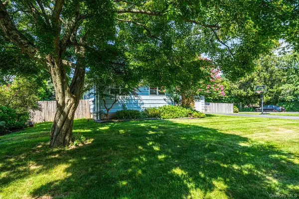 248 6th AVE, Saint James, NY 11780