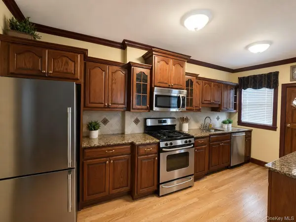 10441 92nd AVE, Richmond Hill, NY 11418