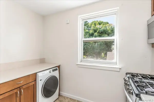 260-57 75th AVE #2, Glen Oaks, NY 11004