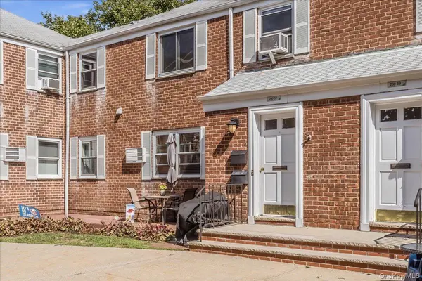 260-57 75th AVE #2, Glen Oaks, NY 11004