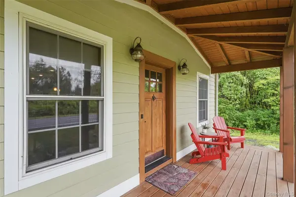 8 S Ohioville RD, New Paltz, NY 12561