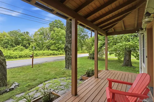 8 S Ohioville RD, New Paltz, NY 12561