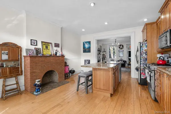 98 Grand ST, Newburgh, NY 12550