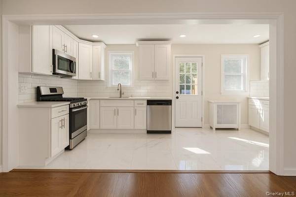 29 Avon, Hewlett, NY 11557