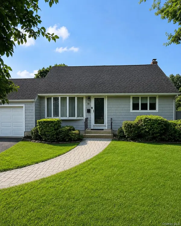 18 Lotus RD, Bayport, NY 11705