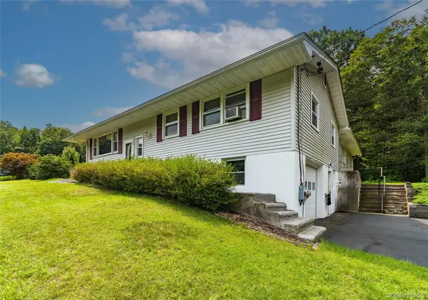68 Parkcrest DR, Rosendale, NY 12472