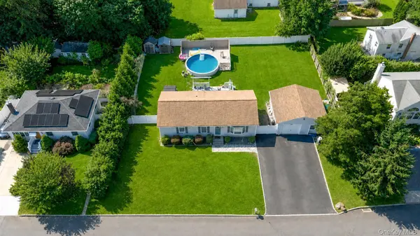 28 Mapleton AVE, Farmingville, NY 11738