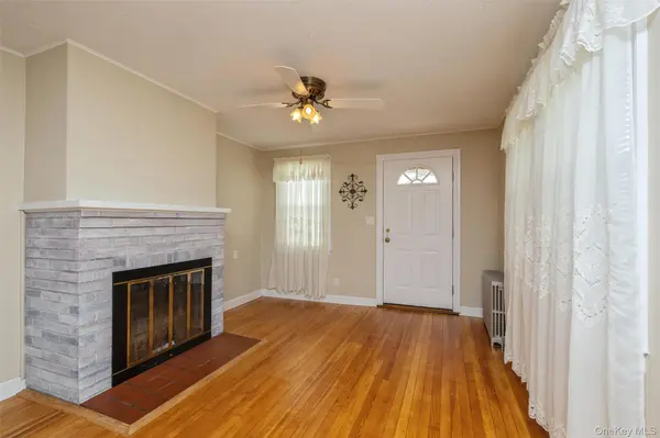 27 Litchfield AVE, Babylon, NY 11702