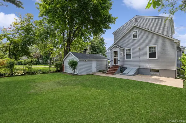 27 Litchfield AVE, Babylon, NY 11702