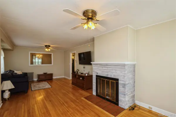 27 Litchfield AVE, Babylon, NY 11702