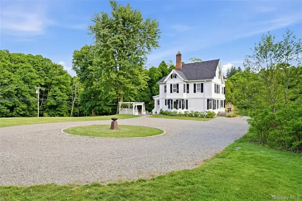 392 Old Quaker Hill RD, Pawling, NY 12564