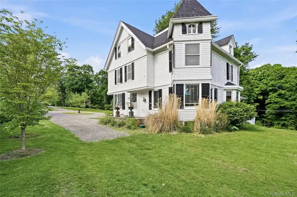 392 Old Quaker Hill RD, Pawling, NY 12564