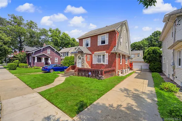 29 Holland AVE, Floral Park, NY 11001