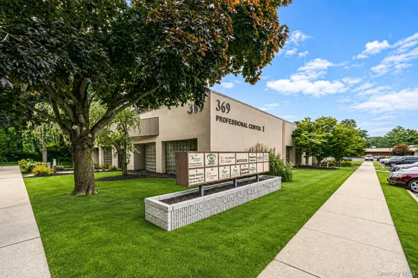 369 E Main ST, East Islip, NY 11730