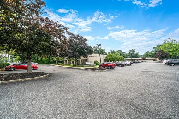 369 E Main ST, East Islip, NY 11730