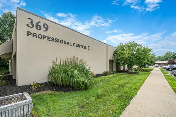 369 E Main ST, East Islip, NY 11730
