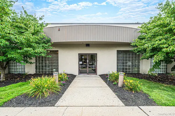 369 E Main ST, East Islip, NY 11730