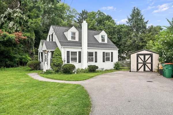 9 Kinderhook DR, Poughkeepsie, NY 12603